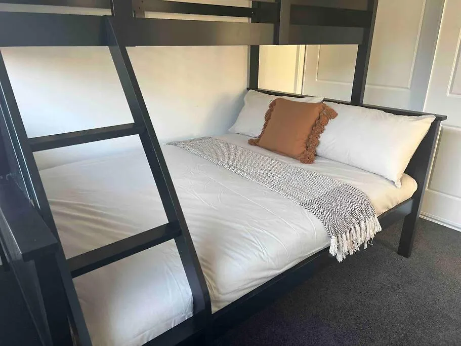 Modern Family Friendly Ipswich Home Bundamba Apartment